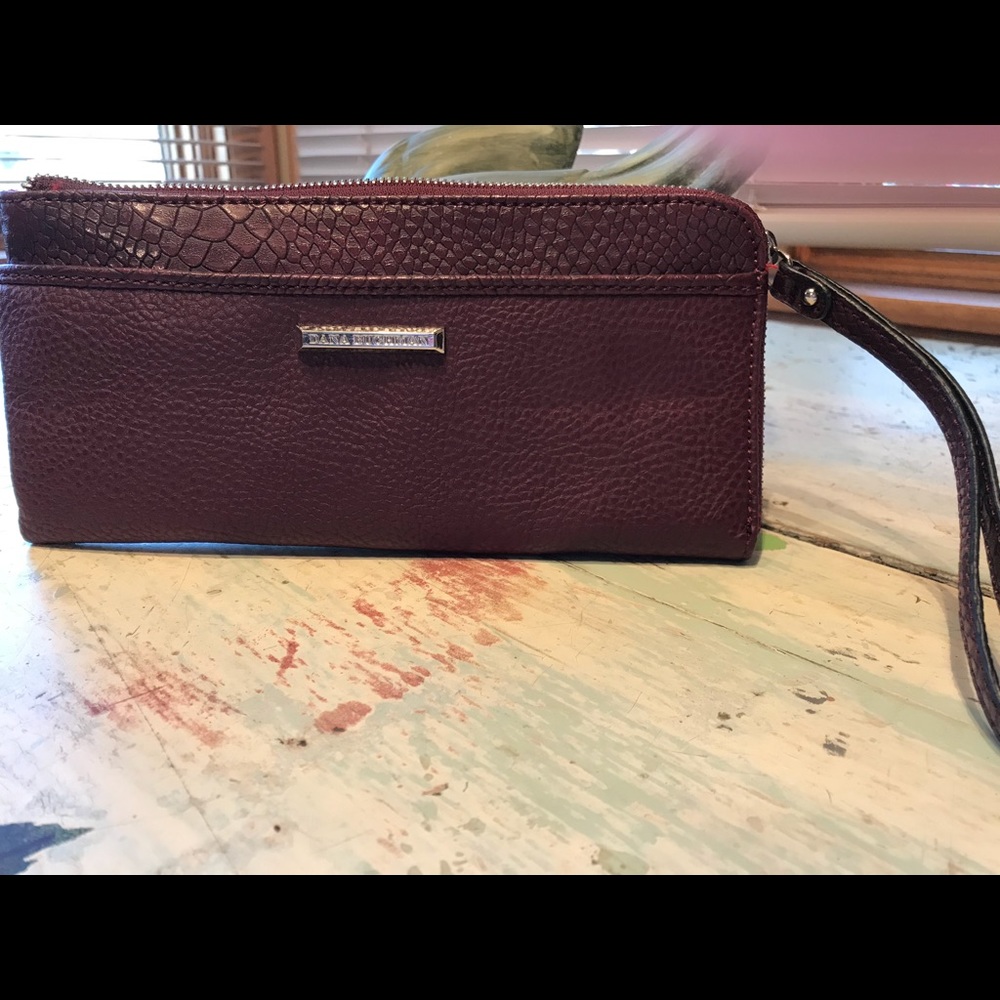 Dana Bachman wallet
